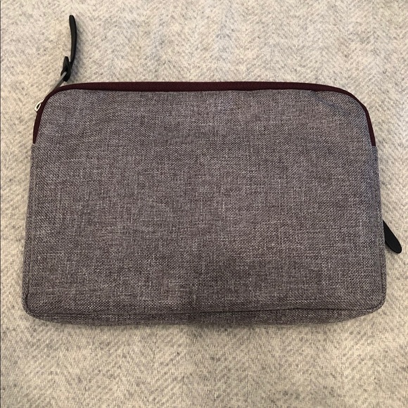NWOT Herschel Supply Co Toiletry Bag - Picture 3 of 5